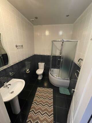 Апартаменты Stone House Хоста Двухместный номер Делюкс с 1 кроватью или 2 отдельными кроватями и балконом-9