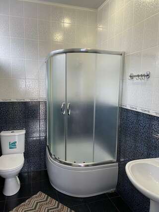 Апартаменты Stone House Хоста Трехместный номер с балконом-4